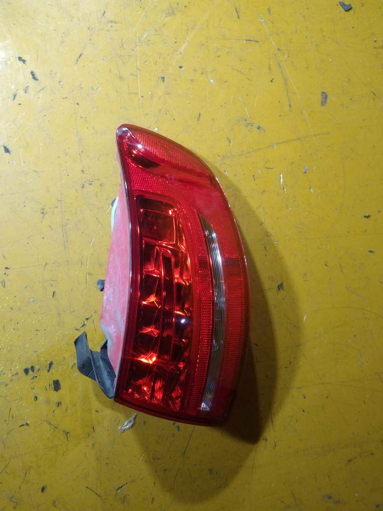 AUDI A4 8K5 СТОП ПРАВЫЙ 8K9 945 096 B 
Фонарь Audi A4
