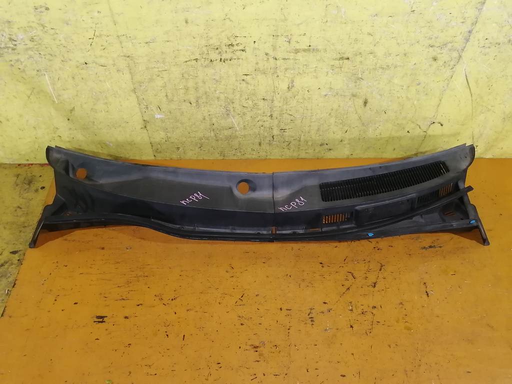 жабо Toyota Sienta