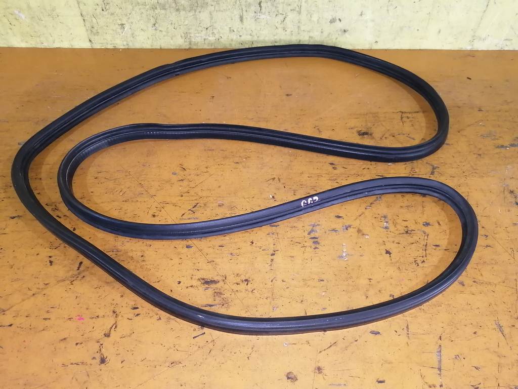 уплотнение багажника Subaru Impreza