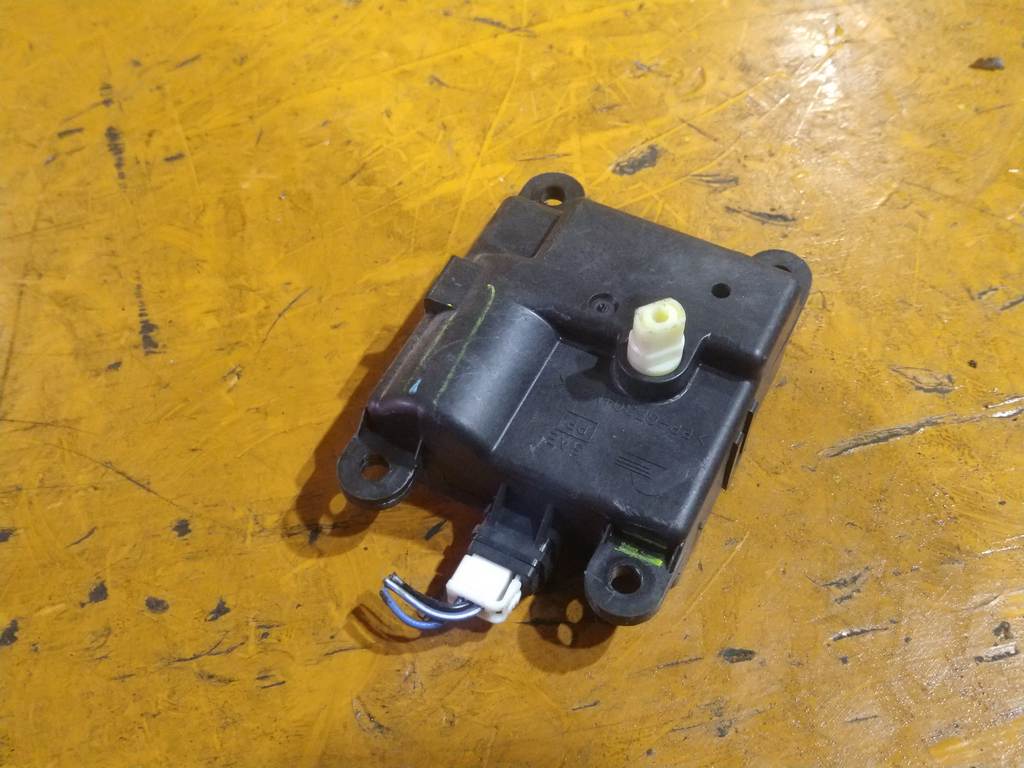 TEANA J31 СЕРВОПРИВОД ЗАСЛОНОК ПЕЧКИ 3K010 30851 Nissan Teana