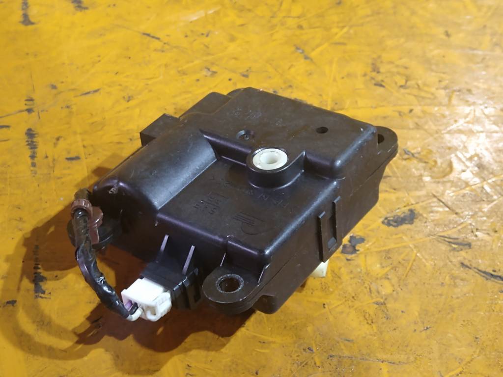 X-TRAIL NT31 СЕРВОПРИВОД ЗАСЛОНОК ПЕЧКИ 3K010 30840 Nissan X-Trail