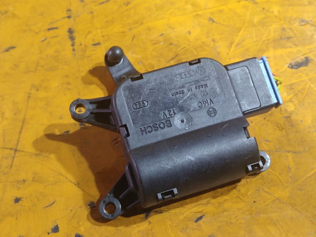 TOUAREG 7L7 СЕРВОПРИВОД ЗАСЛОНОК ПЕЧКИ 52495223 Volkswagen Touareg