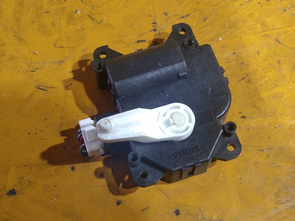 INSIGHT ZE2 СЕРВОПРИВОД ЗАСЛОНОК ПЕЧКИ 113800-2430 Honda Insight