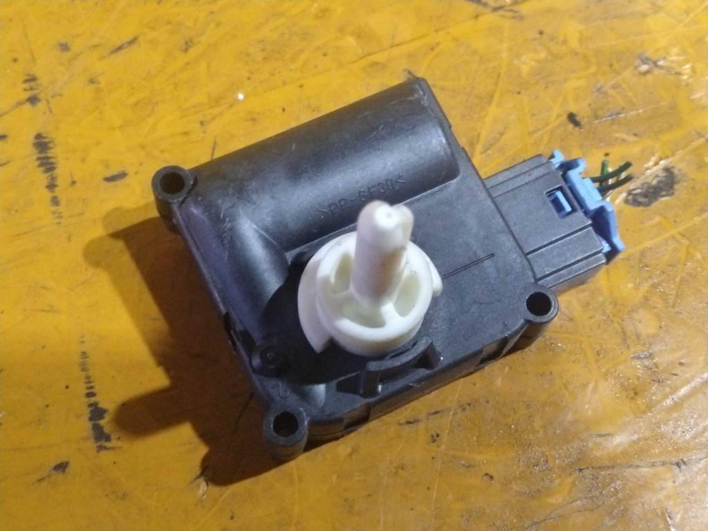 AUDI A6 4F2 СЕРВОПРИВОД ЗАСЛОНОК ПЕЧКИ 4F0820511A Audi A6