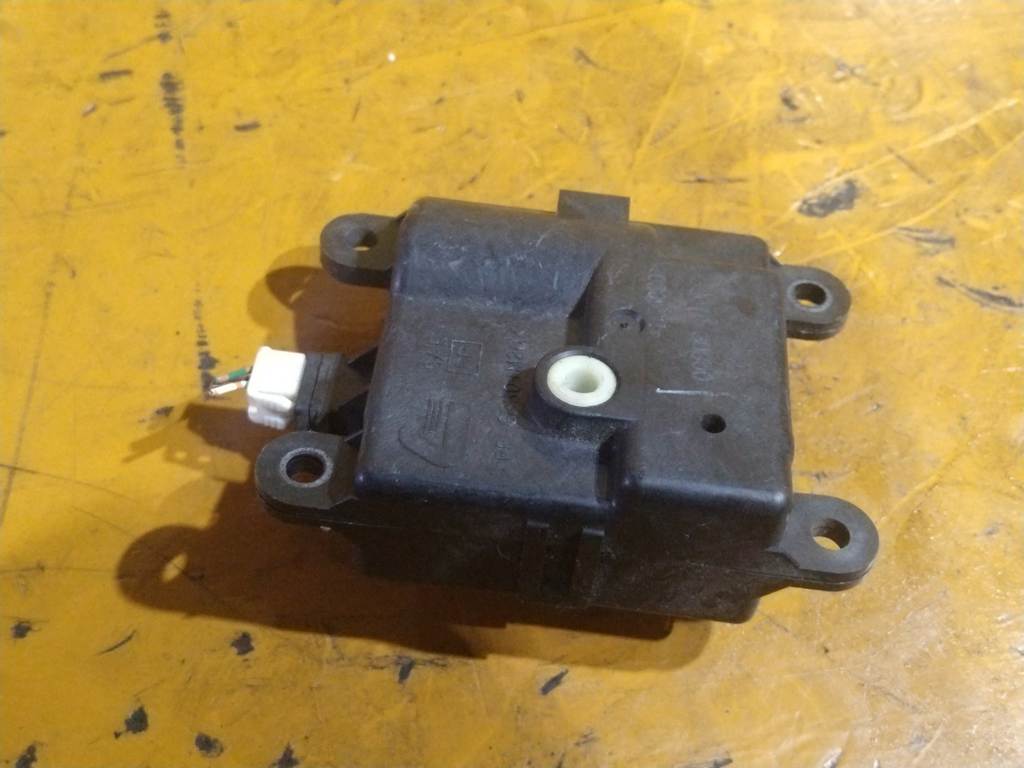 X-TRAIL NT30 СЕРВОПРИВОД ЗАСЛОНОК ПЕЧКИ 3J010 30850 (2) Nissan X-Trail