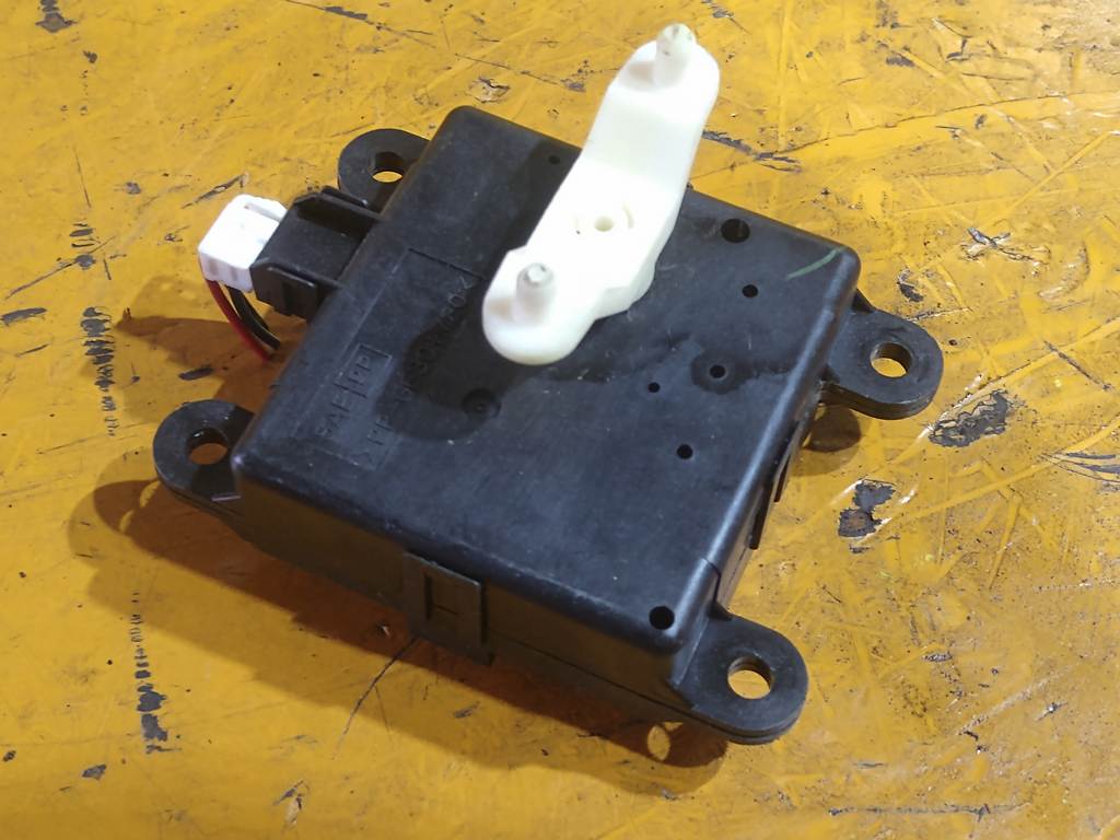 IMPREZA GG2 СЕРВОПРИВОД ЗАСЛОНОК ПЕЧКИ 3B450 30840 (7) Subaru Impreza