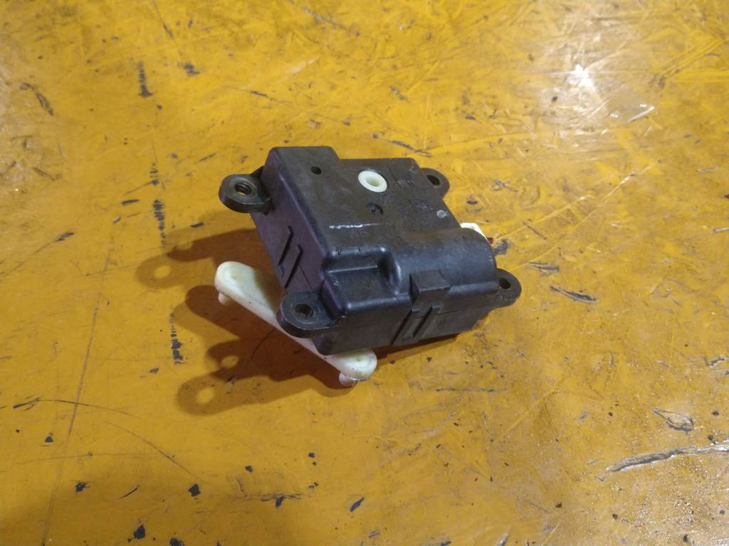 BLUEBIRD SYLPHY QG10 СЕРВОПРИВОД ЗАСЛОНОК ПЕЧКИ 2K001 30820 (1) Nissan Bluebird Sylphy