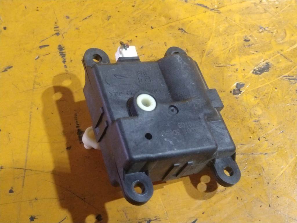 BLUEBIRD SYLPHY QG10 СЕРВОПРИВОД ЗАСЛОНОК ПЕЧКИ 2K001 30850 (3) Nissan Bluebird Sylphy