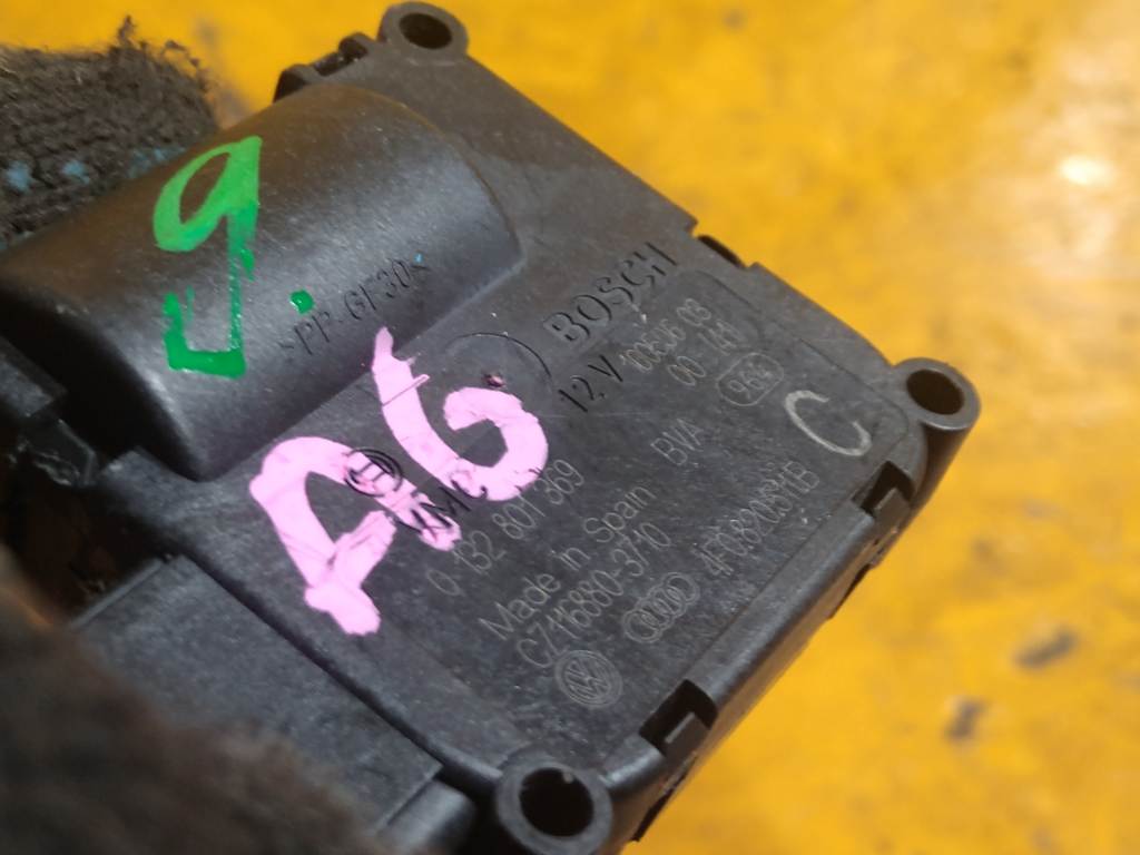 AUDI A6 4F2 СЕРВОПРИВОД ЗАСЛОНОК ПЕЧКИ 0 132 801 369 (9) Audi A6