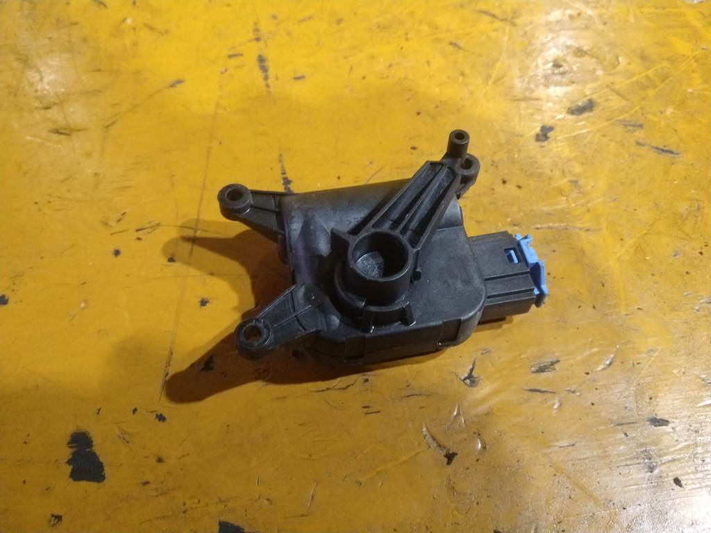 TOUAREG 7L7 СЕРВОПРИВОД ЗАСЛОНОК ПЕЧКИ 0 132 801 320 Volkswagen Touareg