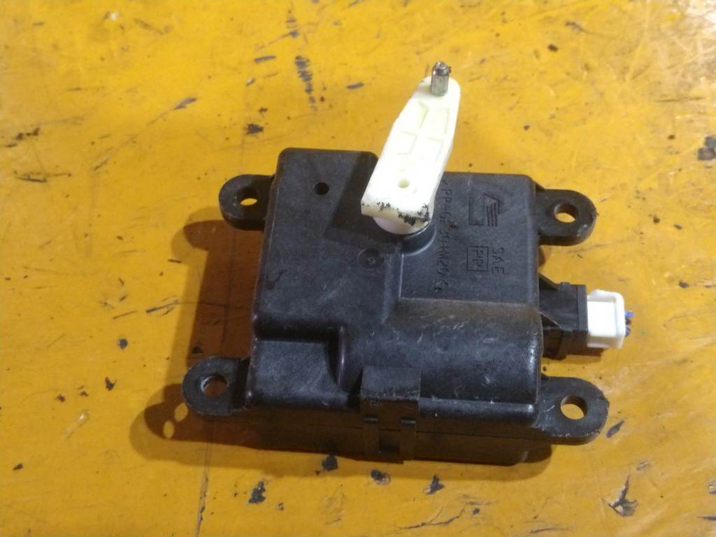 TEANA J31 СЕРВОПРИВОД ЗАСЛОНОК ПЕЧКИ 3J010 30820 (8) Nissan Teana