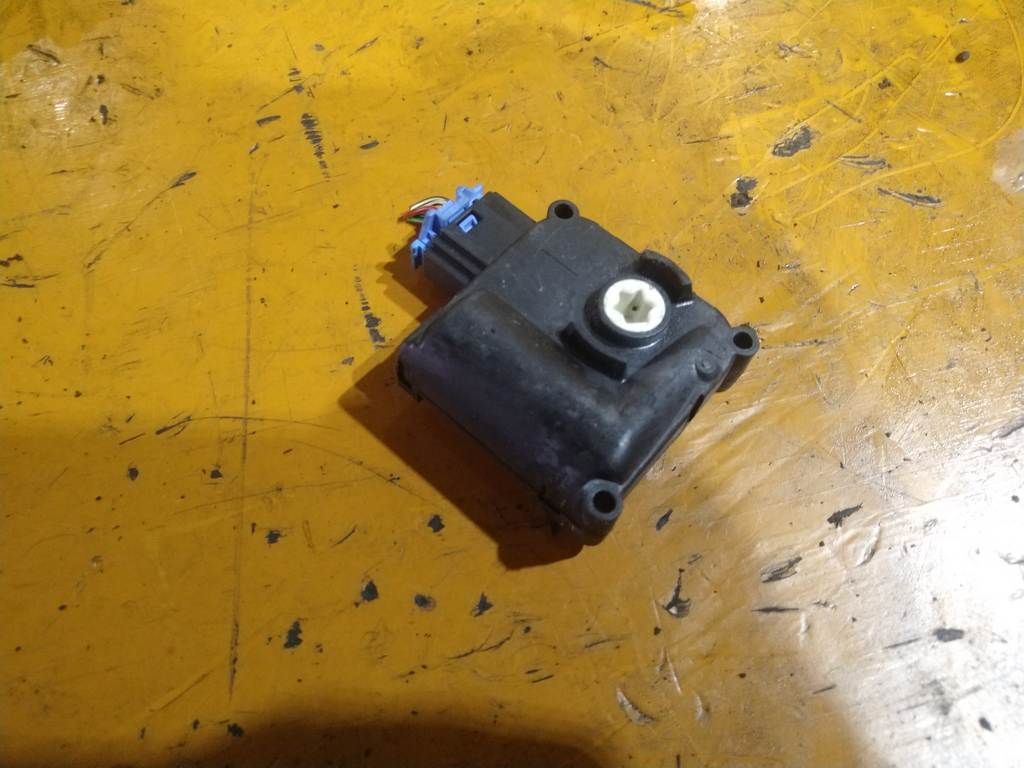 AUDI A6 4F2 СЕРВОПРИВОД ЗАСЛОНОК ПЕЧКИ (12) 4F0.820.511.A Audi A6