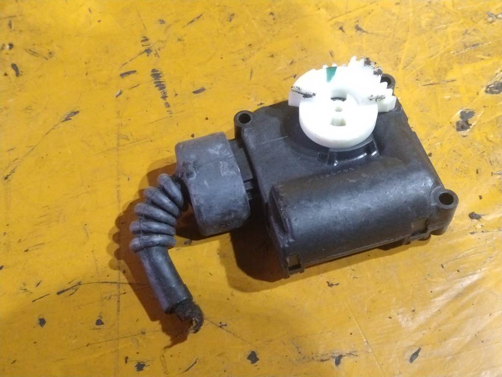 AUDI A6 4F2 СЕРВОПРИВОД ЗАСЛОНОК ПЕЧКИ (14) 4F0.820.511.A Audi A6