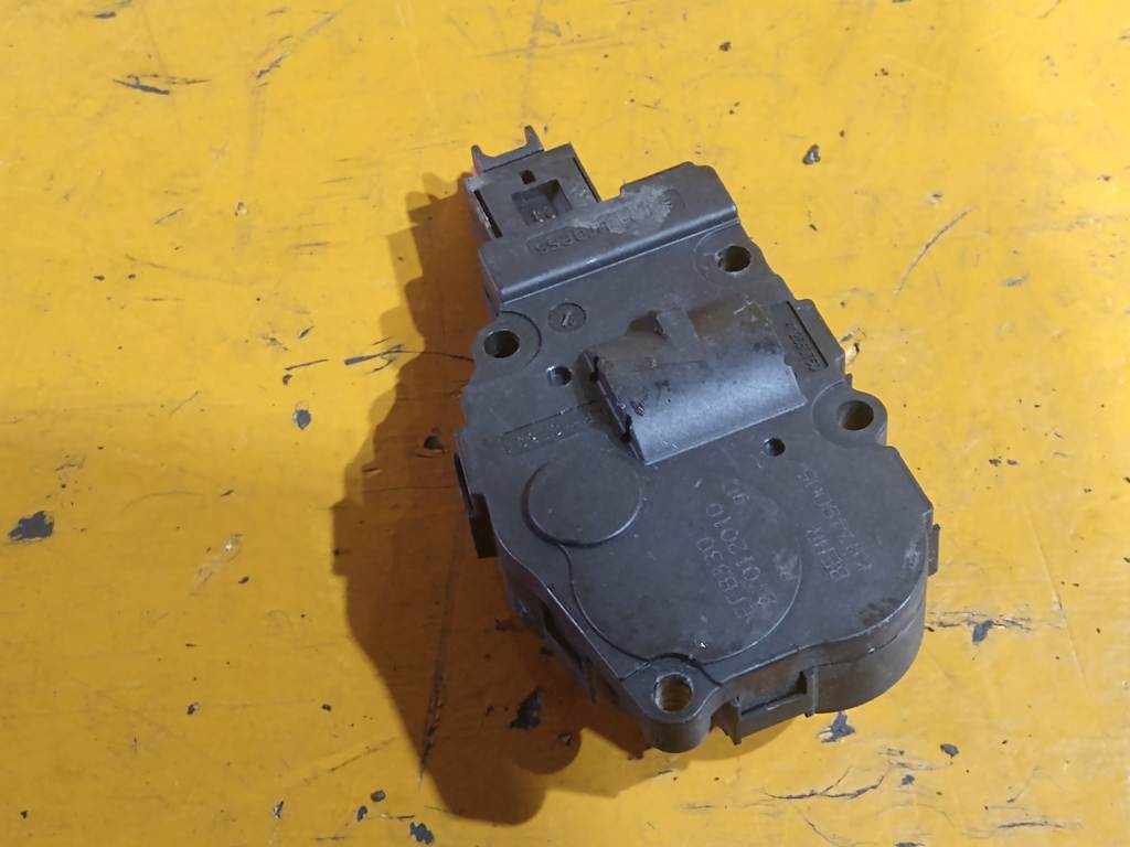 AUDI A4 8K5 СЕРВОПРИВОД ЗАСЛОНОК ПЕЧКИ 27012010 Audi A4