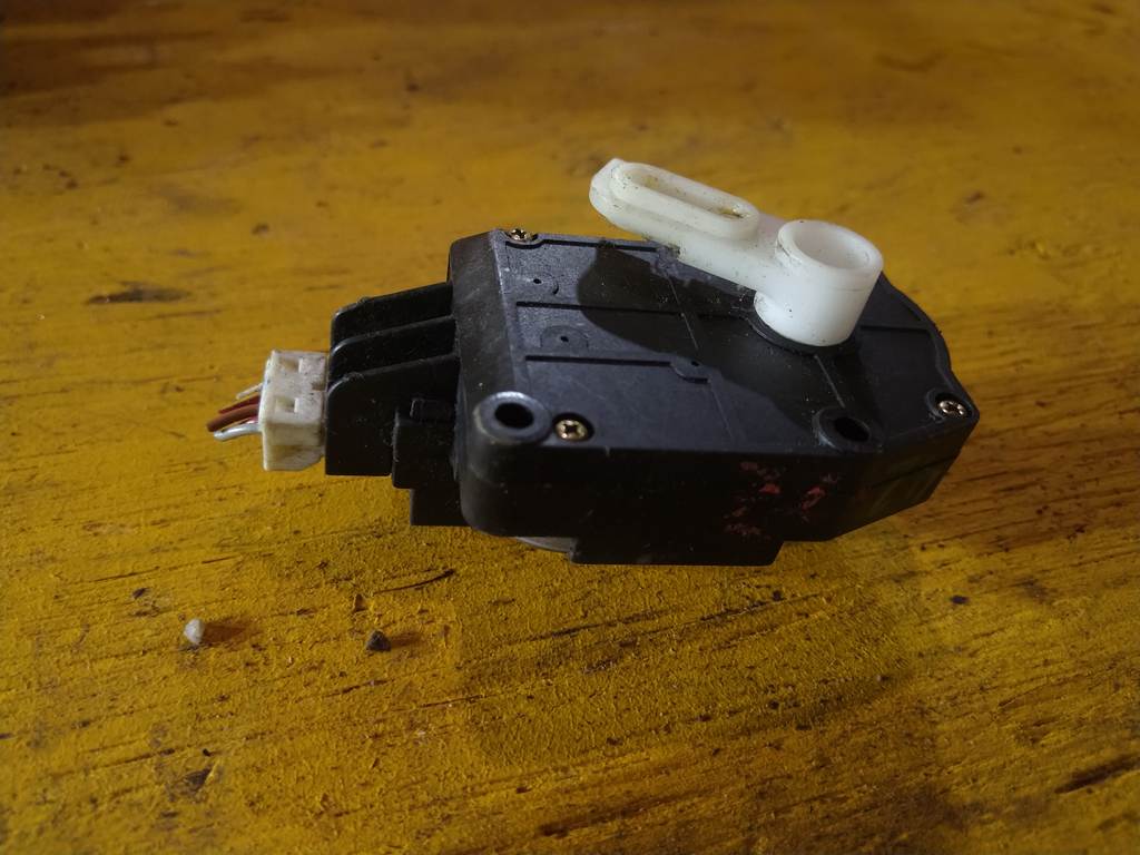 FORESTER SG5 СЕРВОПРИВОД ЗАСЛОНОК ПЕЧКИ 502752-2312 Subaru Forester