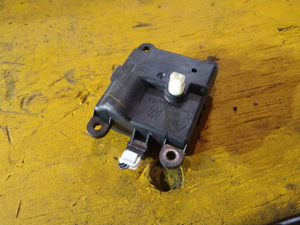 TEANA J31 СЕРВОПРИВОД ЗАСЛОНОК ПЕЧКИ (1) 3K010 30851 Nissan Teana