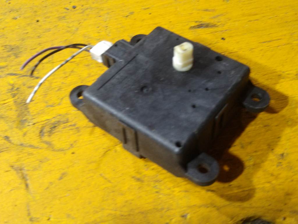 DUALIS KNJ10 СЕРВОПРИВОД ЗАСЛОНОК ПЕЧКИ 3J010 30850 (3) Nissan Dualis