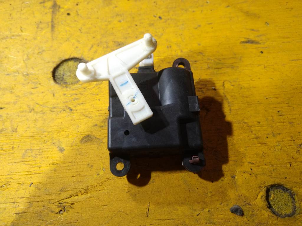 SERENA NC26 СЕРВОПРИВОД ЗАСЛОНОК ПЕЧКИ (4) 27740 00A41 Nissan Serena