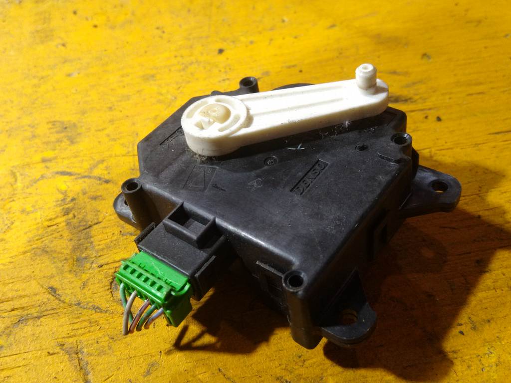 FIT GD1 СЕРВОПРИВОД ЗАСЛОНОК ПЕЧКИ (1) Honda Fit