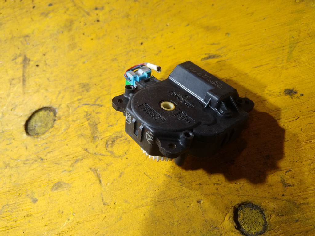 VOXY ZRR70 СЕРВОПРИВОД ЗАСЛОНОК ПЕЧКИ 063800-0172 (3) Toyota Voxy