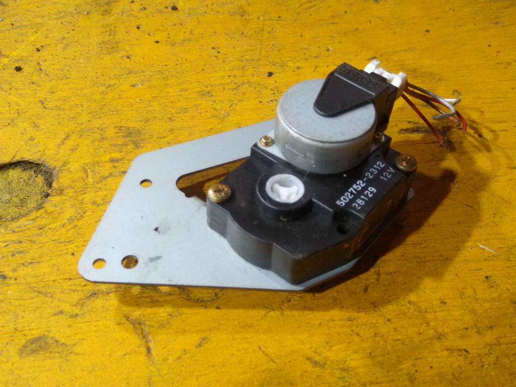 SERENA TC24 СЕРВОПРИВОД ЗАСЛОНОК ПЕЧКИ 502752-2312 (8) Nissan Serena