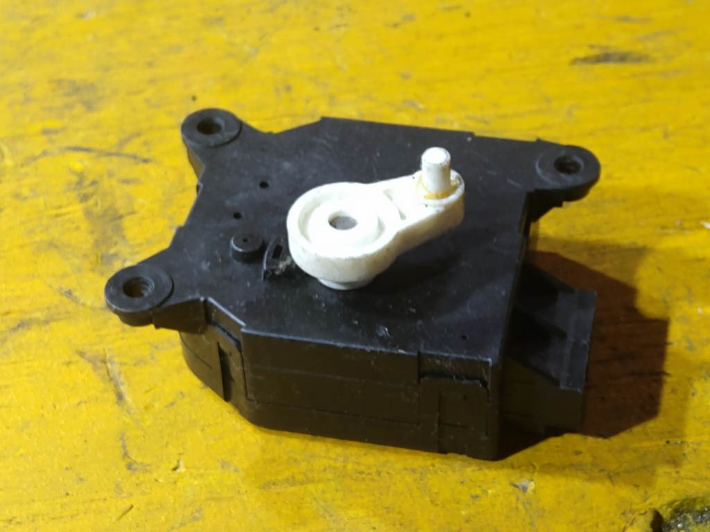 IMPREZA GH3 СЕРВОПРИВОД ЗАСЛОНОК ПЕЧКИ 502752-3760 Subaru Impreza