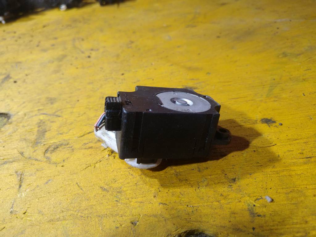 CUBE BZ11 СЕРВОПРИВОД ЗАСЛОНОК ПЕЧКИ 503752-0721 (4) Nissan Cube