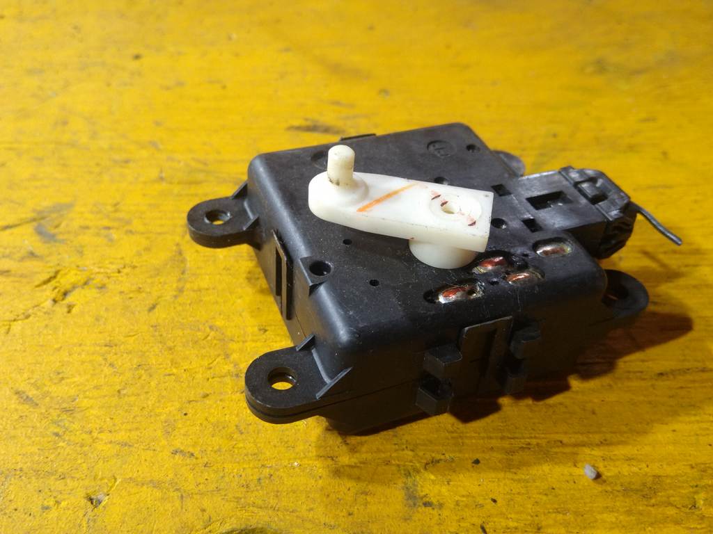 IMPREZA GG2 СЕРВОПРИВОД ЗАСЛОНОК ПЕЧКИ (5) Subaru Impreza