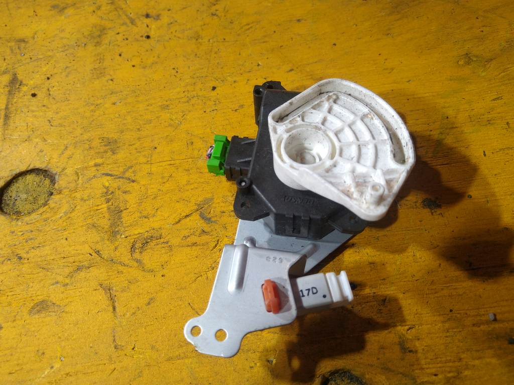 CIVIC FD3 СЕРВОПРИВОД ЗАСЛОНОК ПЕЧКИ 113800-2380 (1) Honda Civic