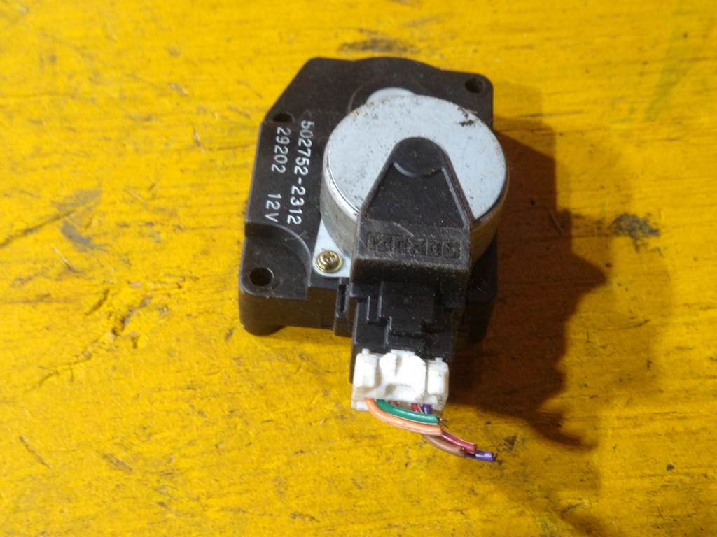 SERENA TC24 СЕРВОПРИВОД ЗАСЛОНОК ПЕЧКИ 502752-2312 (7) Nissan Serena