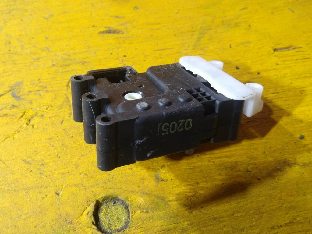 ATENZA GH5FP СЕРВОПРИВОД ЗАСЛОНОК ПЕЧКИ (8) 0205i Mazda Atenza