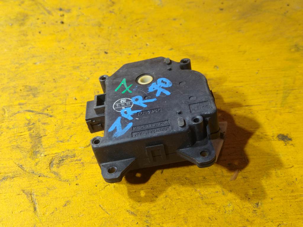 сервопривод заслонок печки Toyota Voxy