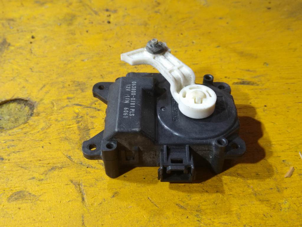 VOXY ZRR70 СЕРВОПРИВОД ЗАСЛОНОК ПЕЧКИ 063800-0181 (7) Toyota Voxy