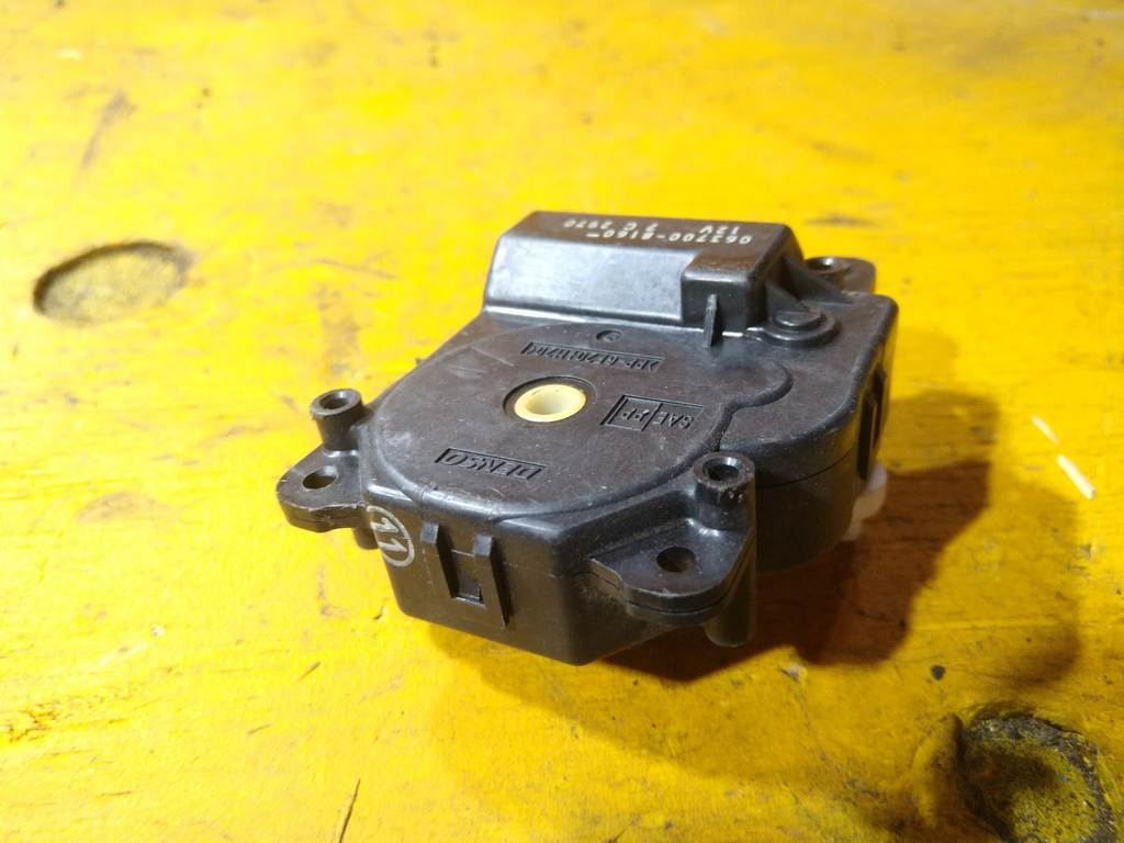 FIT GD1 СЕРВОПРИВОД ЗАСЛОНОК ПЕЧКИ 063700-8160 (15) Honda Fit