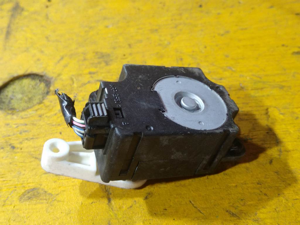 IMPREZA GH3 СЕРВОПРИВОД ЗАСЛОНОК ПЕЧКИ T1011654W (0) Subaru Impreza