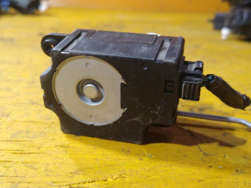 IMPREZA GH3 СЕРВОПРИВОД ЗАСЛОНОК ПЕЧКИ T1011655A (19) Subaru Impreza
