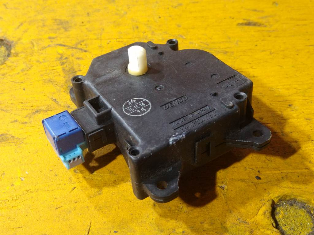 VOXY ZRR70 СЕРВОПРИВОД ЗАСЛОНОК ПЕЧКИ 063800-0172 (12) Toyota Voxy