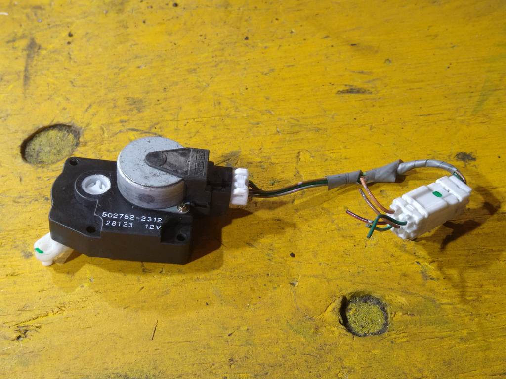 SERENA TC24 СЕРВОПРИВОД ЗАСЛОНОК ПЕЧКИ 502752-2312 (13) Nissan Serena