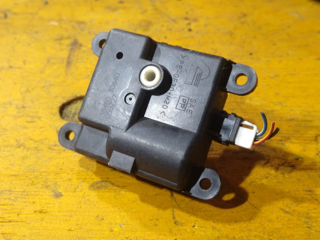 IMPREZA GG2 СЕРВОПРИВОД ЗАСЛОНОК ПЕЧКИ 3B450 30840 (0) Subaru Impreza