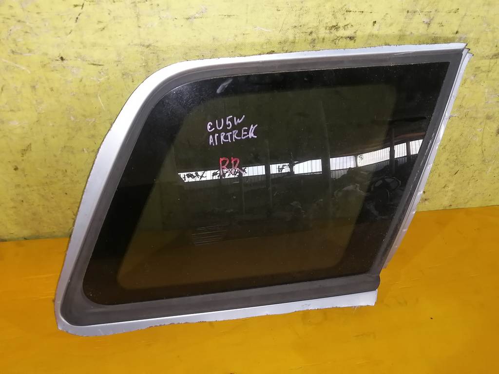 стекло багажника Mitsubishi Airtrek