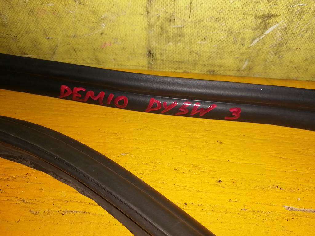 DEMIO DY3W УПЛОТНЕНИЕ 5-Й ДВЕРИ 3 Mazda Demio
