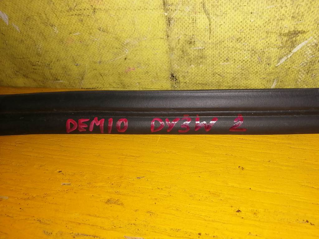DEMIO DY3W УПЛОТНЕНИЕ 5-Й ДВЕРИ 2 Mazda Demio