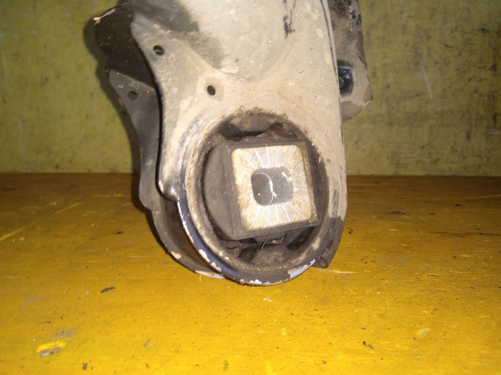 AUDI A8 4E2 ПОДРАМНИК ПЕРЕДНИЙ Audi A8
