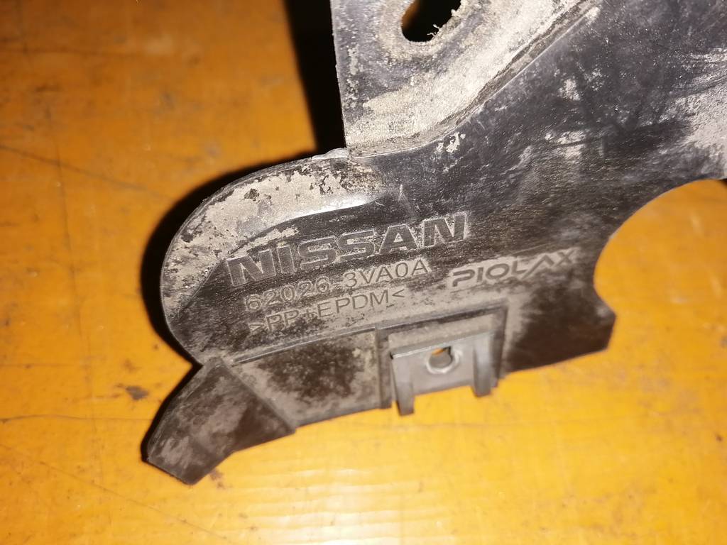 NOTE E12 БРЫЗГОВИК ПЕРЕДНИЙ ПРАВЫЙ 62026-3VA0A Nissan Note
