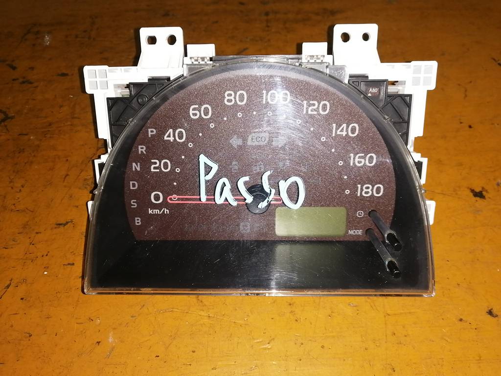 щиток приборов Toyota Passo