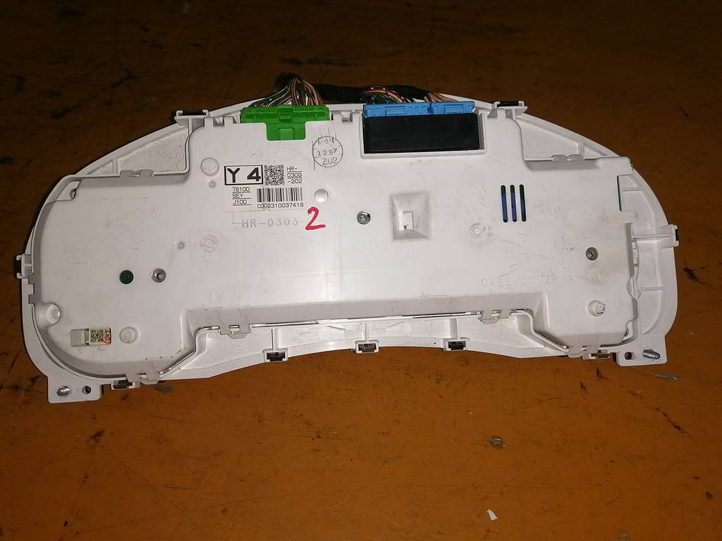 Салон Honda Mobilio Spike