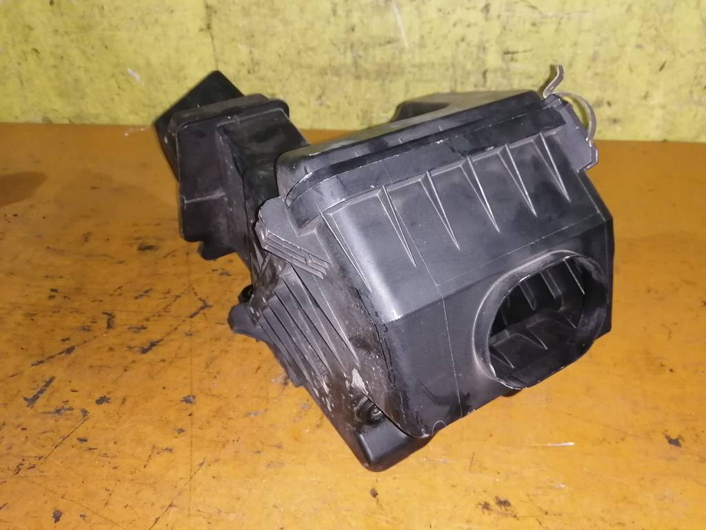 GALANT EA7A КОРПУС ВОЗДУШНОГО ФИЛЬТРА Mitsubishi Galant