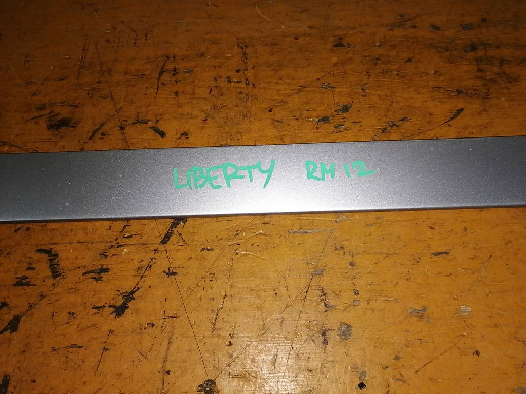LIBERTY RM12 ЗАГЛУШКА ПОЛОЗА СДВИЖНОЙ ДВЕРИ ЛЕВАЯ Nissan Liberty