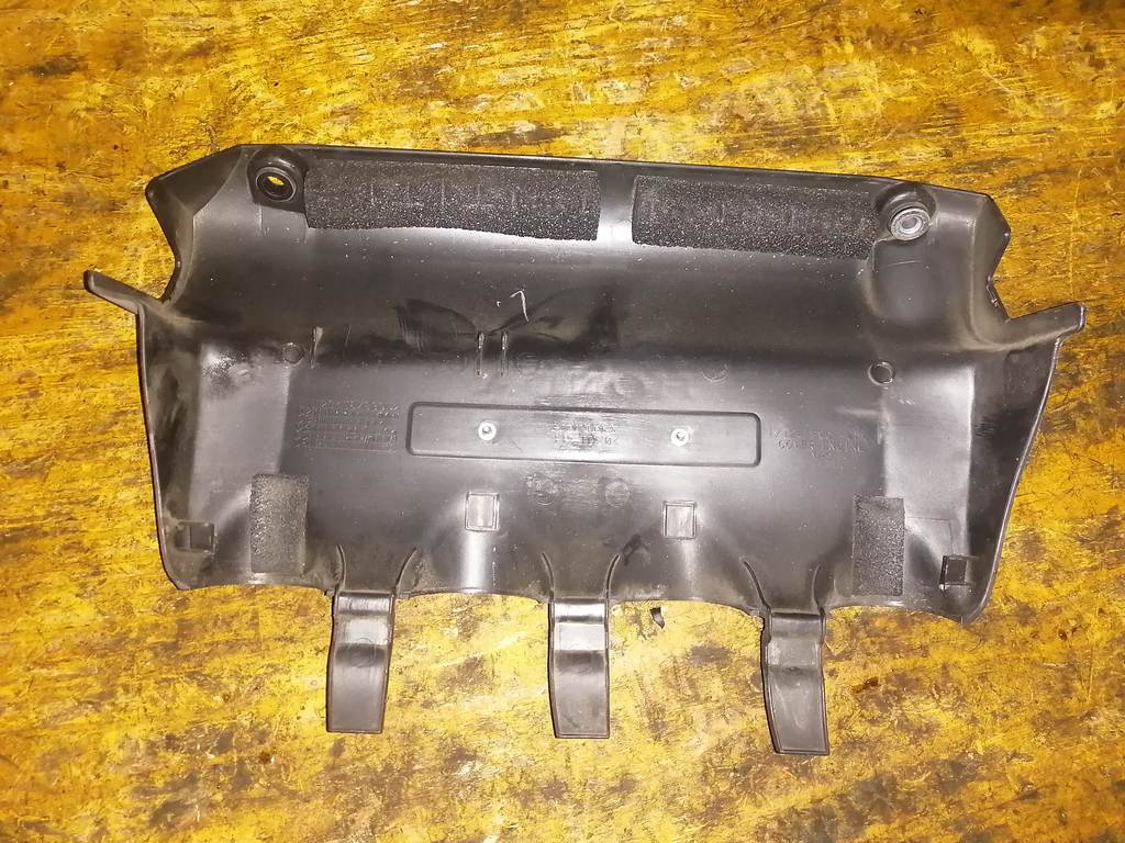 L15A ДЕКОР.КРЫШКА ДВС Honda Mobilio Spike