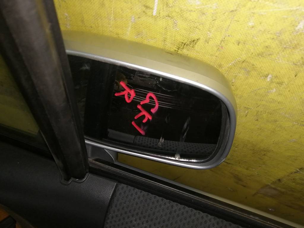 зеркало Honda Mobilio Spike